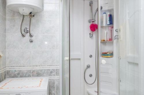 Apartment Jele - Two Bedroom Apartment with Balcony and Garden View - image 3