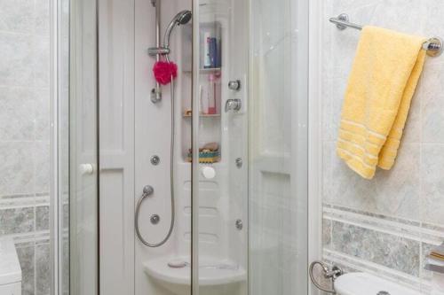 Apartment Jele - Two Bedroom Apartment with Balcony and Garden View