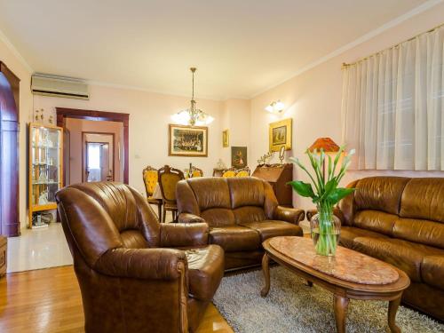 Apartment Paco - Three-Bedroom Apartment with Balcony and Sea View