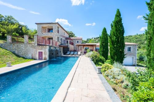 5 bedrooms, 7 beds