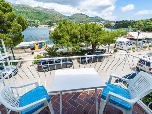 Apartments Zarac - One Bedroom Apartment with Balcony and Sea View Milanka
