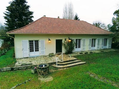 Gîte La Châtelaine 4 Épis (Gite La Chatelaine 4 Epis) in Les Molieres (Ile-de-France)