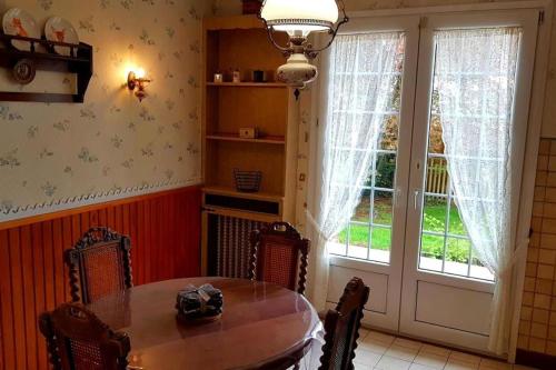 Gîte La Châtelaine 4 Épis (Gite La Chatelaine 4 Epis) in Les Molieres (Ile-de-France)