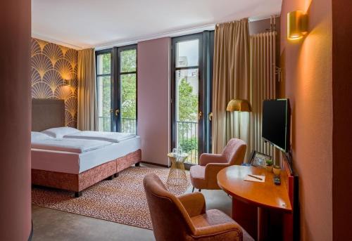 1 queen bed