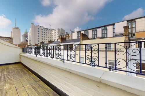 Air Con- Prime Location: Prince’s Gate Mews! 4BD - image 13