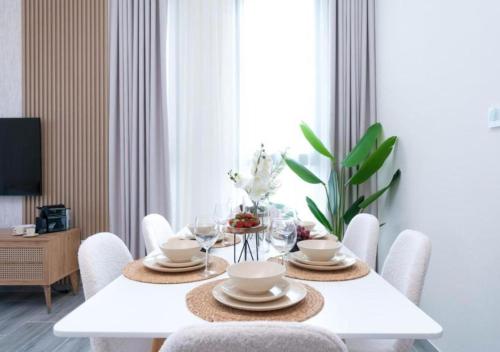 Cozy 2BR Near Dubai Spots Midtown Dubai Access by Vibel, Dubaj (fotografie 7)