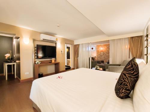room detail thumbnail 1