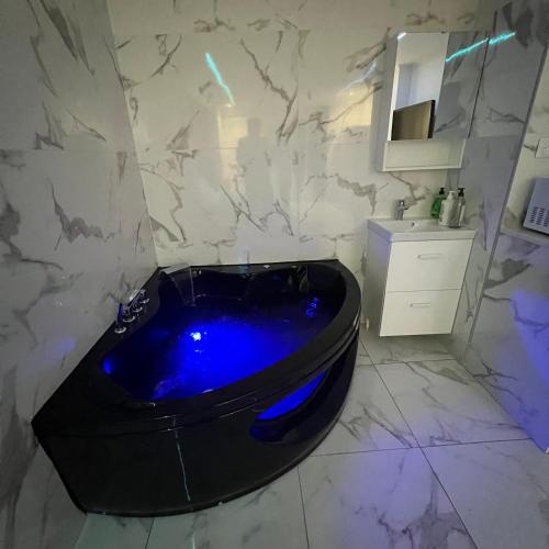 Suite baignoire balnéo st Charles, Марсель (фото 10)