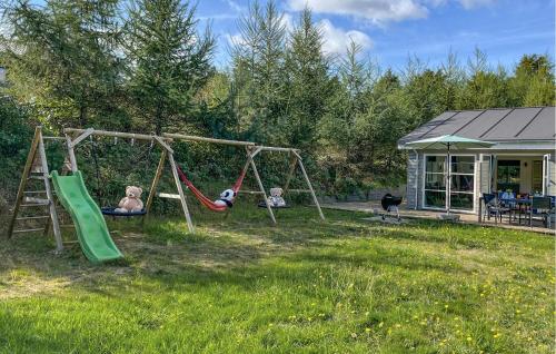 Garden, Gorgeous Home In Ebeltoft With Kitchen in Femmoller