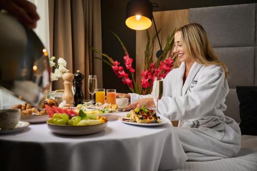 Essen und Erfrischungen, Hotel M29 near Museum von Galizien