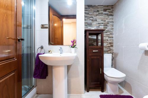 Three-Bedroom Apartment with View image 10