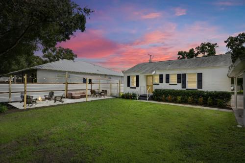 Sunny Citrus Escape Min to Midtown & Dog-Friendly Sunny Citrus Escape Min to Midtown & Dog-Friendly