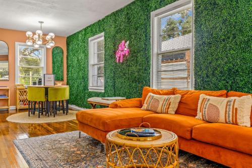 Sunny Citrus Escape Min to Midtown & Dog-Friendly Sunny Citrus Escape Min to Midtown & Dog-Friendly