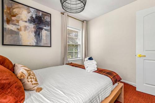 Sunny Citrus Escape Min to Midtown & Dog-Friendly Sunny Citrus Escape Min to Midtown & Dog-Friendly