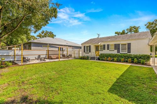 Sunny Citrus Escape Min to Midtown & Dog-Friendly Sunny Citrus Escape Min to Midtown & Dog-Friendly