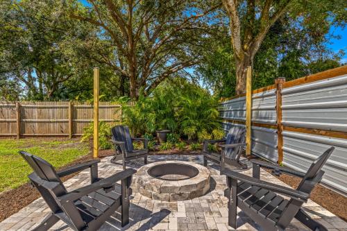 Sunny Citrus Escape Min to Midtown & Dog-Friendly Sunny Citrus Escape Min to Midtown & Dog-Friendly