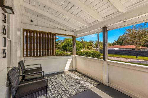 Sunny Citrus Escape Min to Midtown & Dog-Friendly Sunny Citrus Escape Min to Midtown & Dog-Friendly