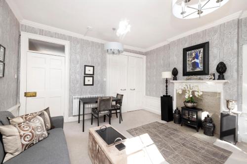 Elegant Flat Near Princes Street - Perfect Location, 24-7 Customer Support, Edinburgh (photo 3)