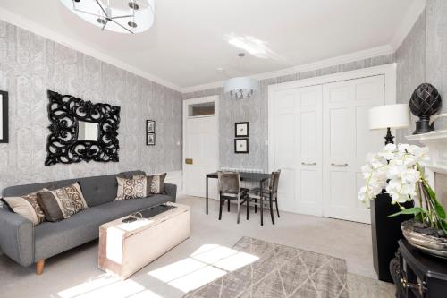 Elegant Flat Near Princes Street - Perfect Location, 24-7 Customer Support, Edinburgh (photo 6)