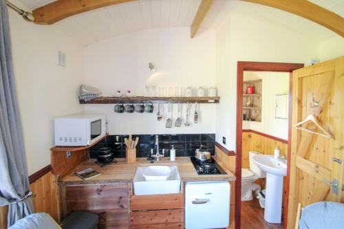 A szálláshely kívülről, Puddleduck Hut Armathwaite with hot tub and dog agility course, perfect for a romantic break in Armathwaite