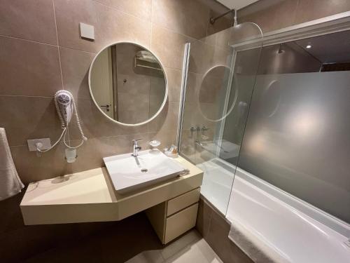 Standard Triple Room image 5