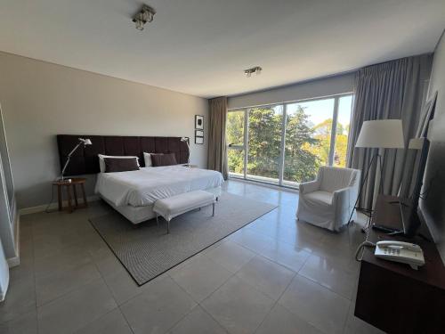 Classic Quadruple Room image 6