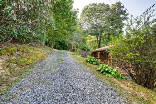 Riverfront Cabin with Mtn Views in Tuckasegee!