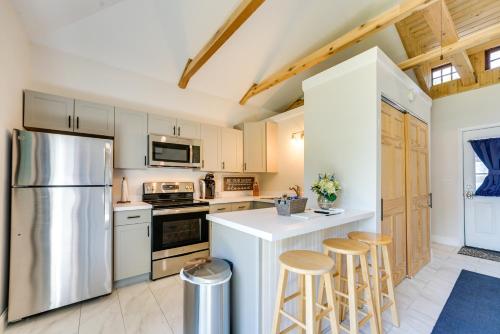 Serene Riverfront St Clair Studio Walk to Dtwn!