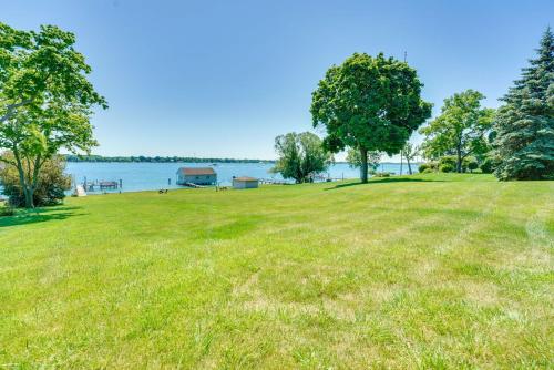 Serene Riverfront St Clair Studio Walk to Dtwn!