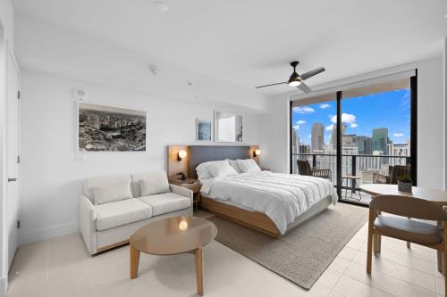 Ultimate Elegance Studio with Panoramic City Views in Miami, USA