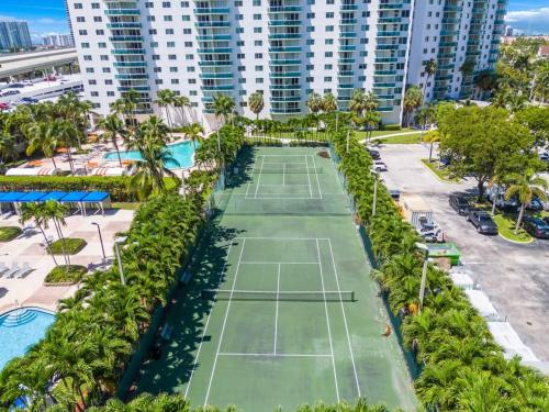 Sunny Isles 2 bedrooms with Ocean View, 1 Block from the Beach in Sunny Isles Beach, USA