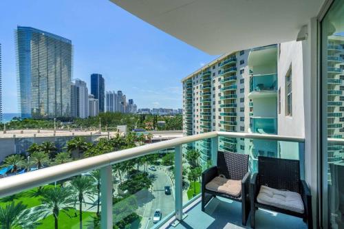 Sunny Isles 2 bedrooms with Ocean View, 1 Block from the Beach in Sunny Isles Beach, USA