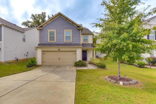 6 Mi to Uptown Charlotte Home with Yard! in Charlotte, USA