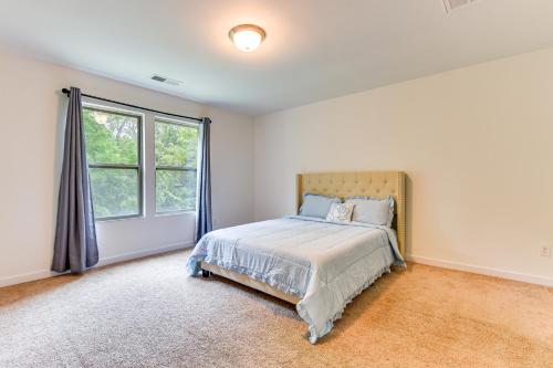 6 Mi to Uptown Charlotte Home with Yard! in Charlotte, USA