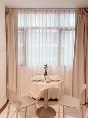 Jo hometel near Central Ramindra