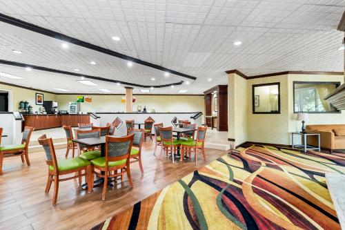 Quality Inn & Suites Civic Center - image 18