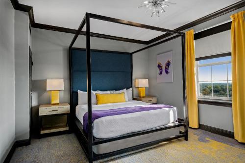 1 king bed, 2 double beds