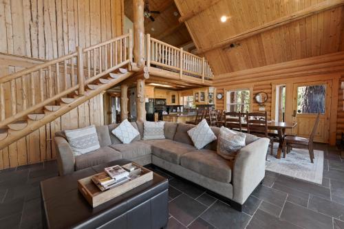 Lakeview Lodge - Across the street from the lake and Boulder Bay Park! in Big Bear Lake, USA