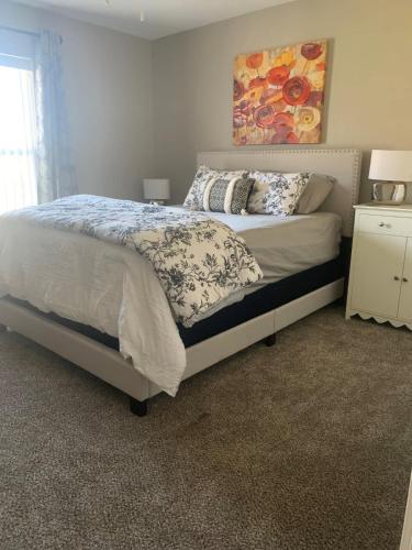 Modern 2 bed condo with office in Bettendorf, USA