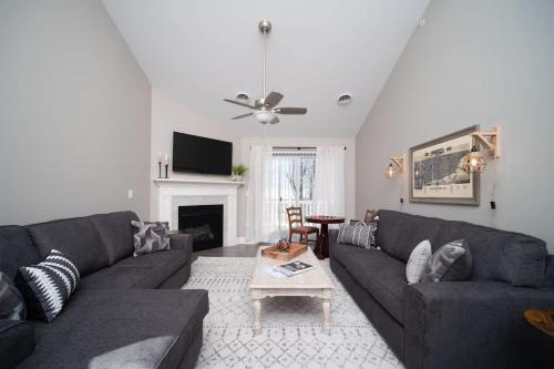 Spacious 2 bed Condo with Office in Bettendorf, USA