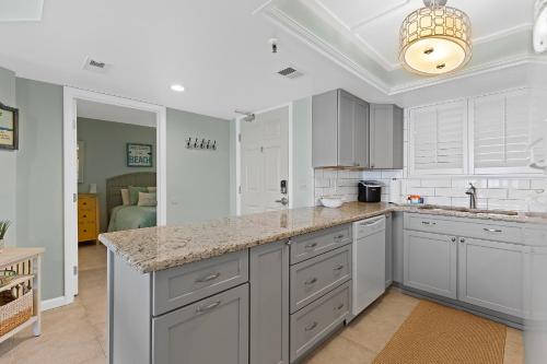Oceanfront Condo at Oceania Beach Club - Pool, Balcony, Sleeps 6, Walk to Flagler Ave! in New Smyrna Beach, USA