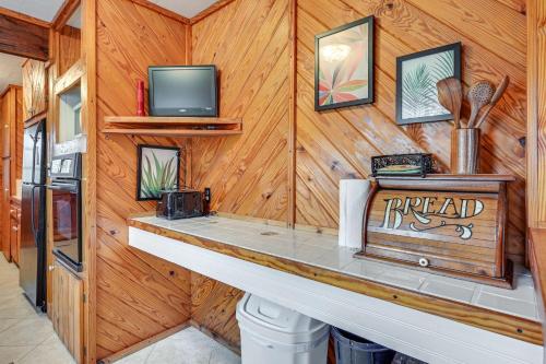 Country Escape: Log Cabin Near Kentucky Lake! in Lake City (KY)