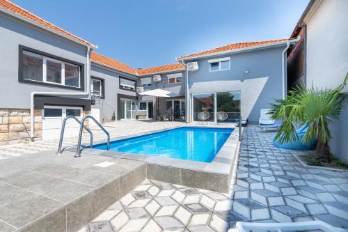 . Aleks apartmani