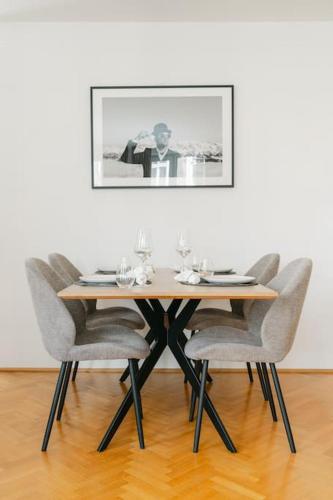 Hip APT perfect for 4 or 6, great district, metro, Вена (фото 7)