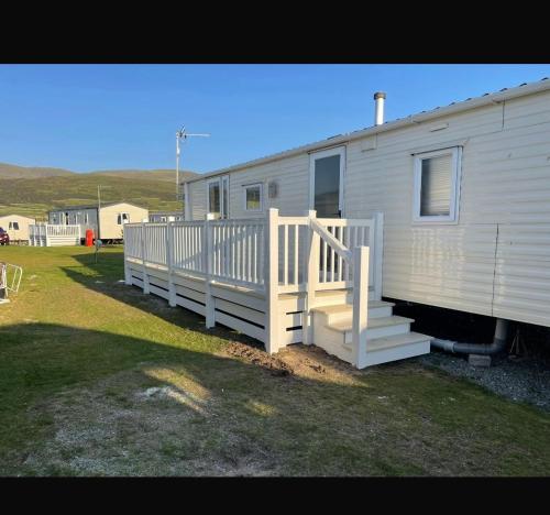 3 bedrooms, 6 beds