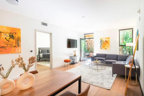 Hollywood 2 Bedroom Condo LA na in Los Angeles, USA