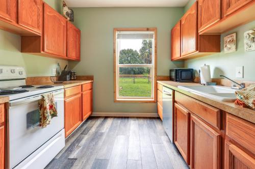 Pet-Friendly Cabin on 50 Acres in Palm City!