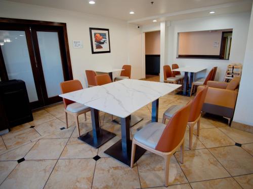 รามาดา บาย วินด์แฮม โคร์ดาลิน (Ramada by Wyndham Coeur d'Alene) in ควอดอลิน (ID)