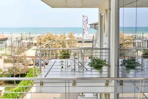 One-Bedroom Apartment with Balcony