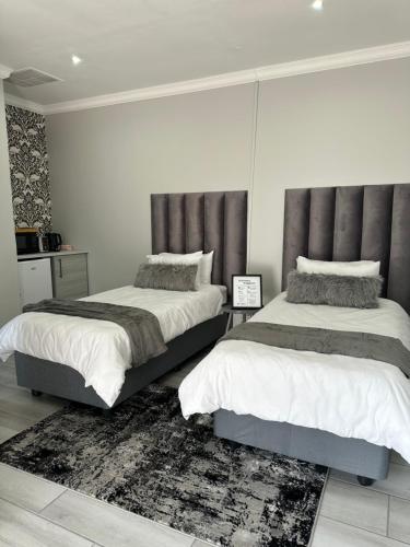 At JayRose At JayRose